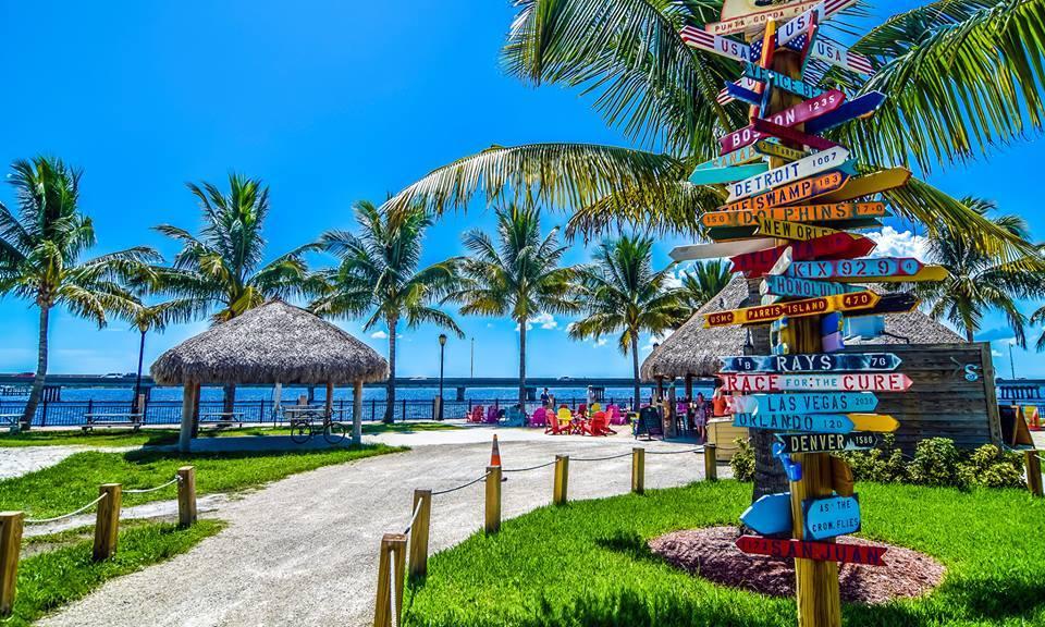 The Wedding Website of Emily Condon and Brett Carlton