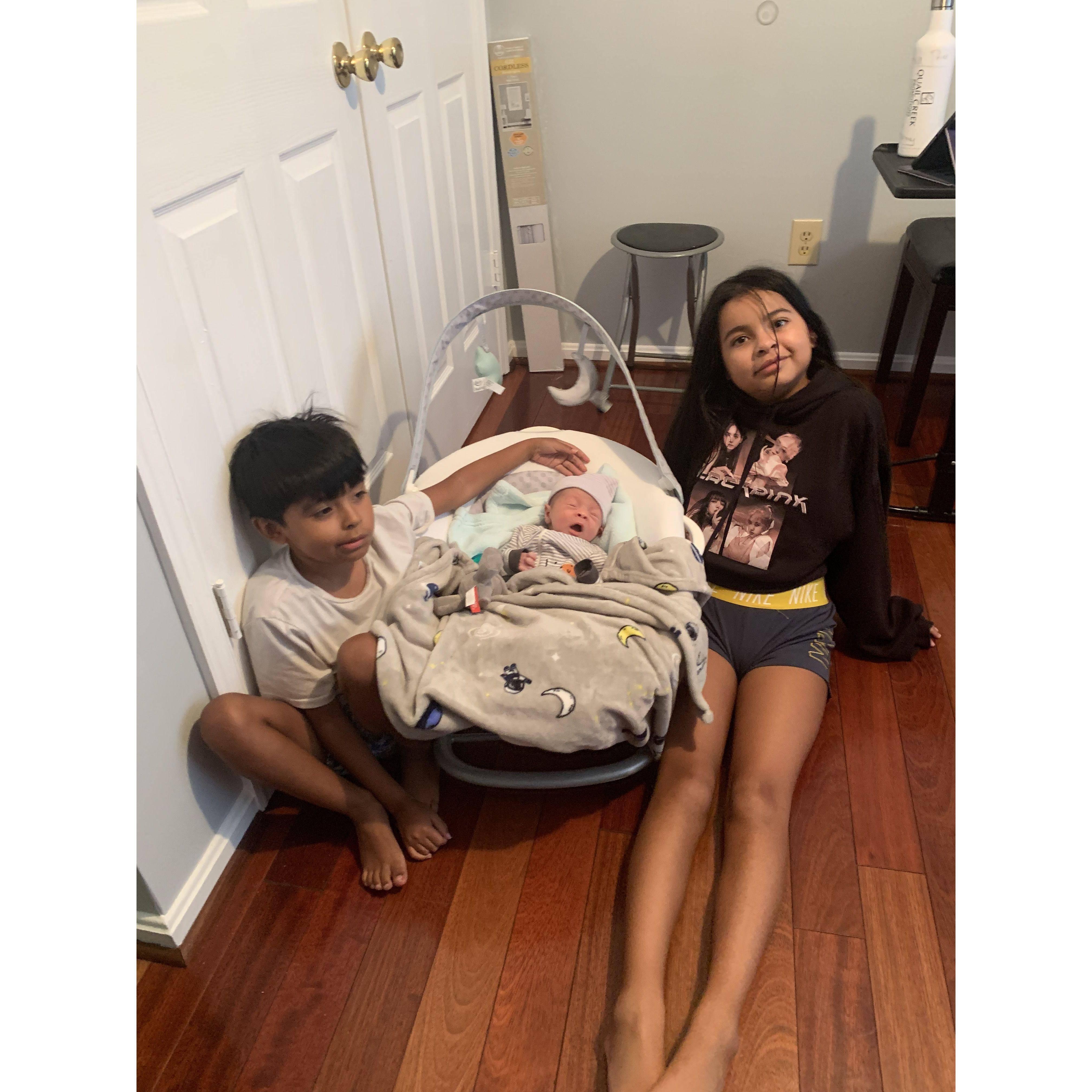 Kids meet their baby bother