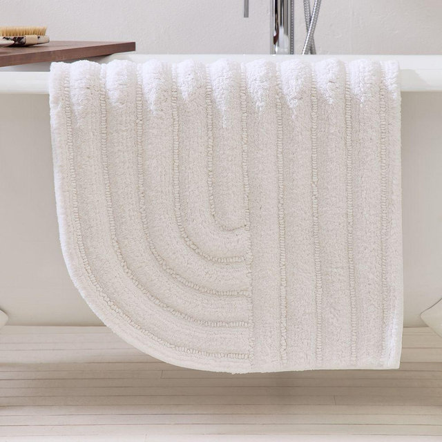 Shaped Swirl Bath Mat, 21x34, White