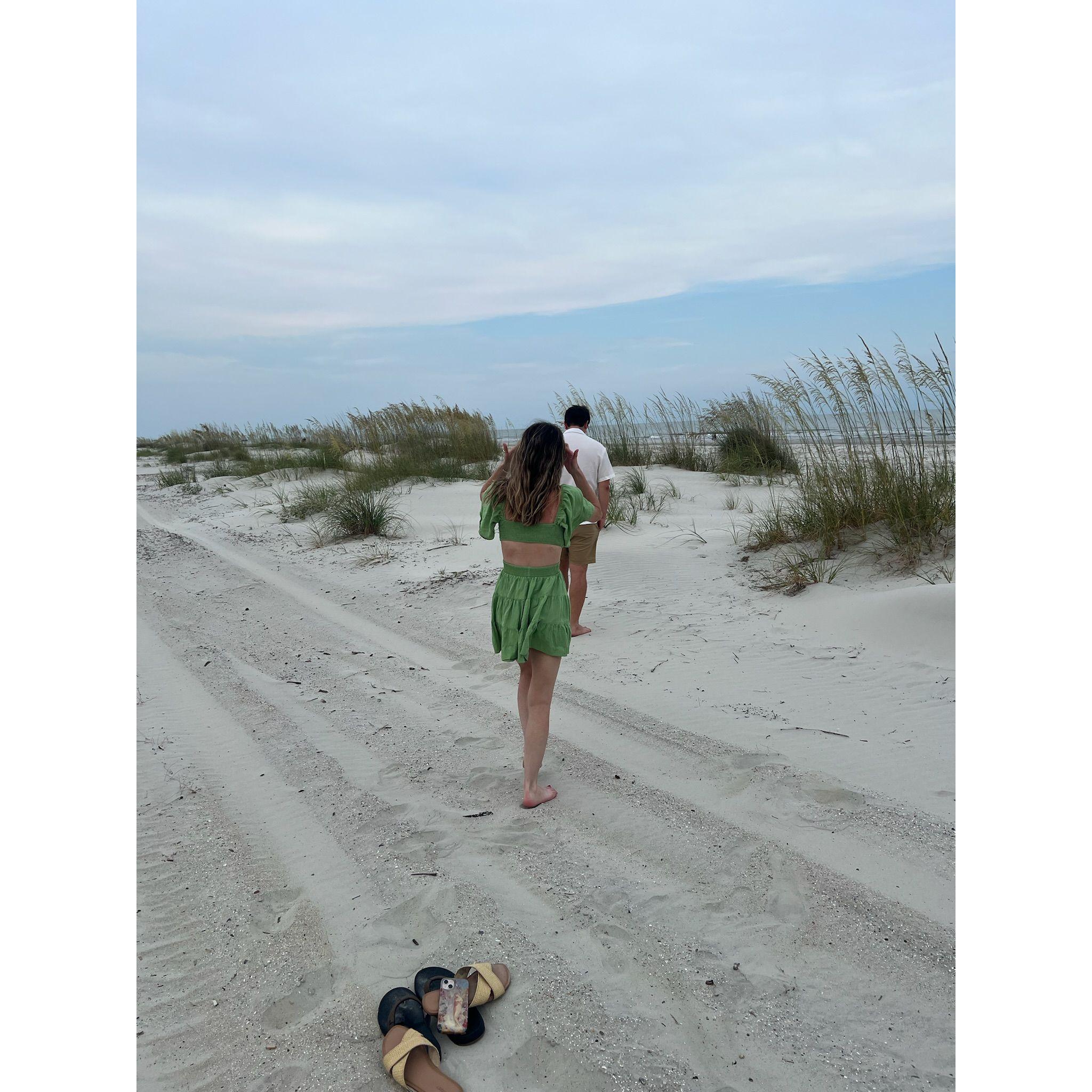 Hilton Head 2024 - walking to the beach to "take pictures"