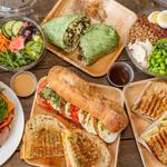 Breakfast & Lunch