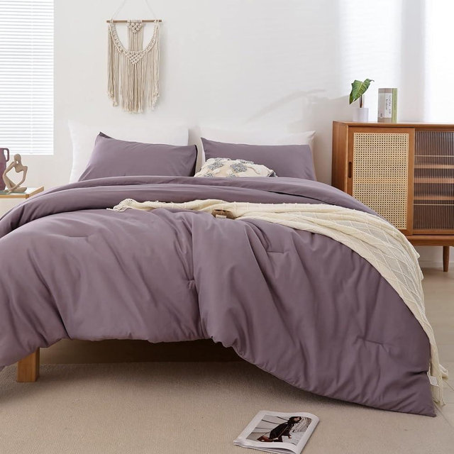 ROSGONIA Dusty Purple Comforter Set Queen, 3pcs Purple Bedding (1 Light Purple Comforter &2 Pillowcases), Soft Lightweight Cozy Light Purple Queen Comforter Set, Easy to Wash and Clean Purple Bed Set