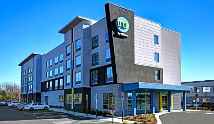 The Wedding Website of Taylor Simmons and Tanner Wilson