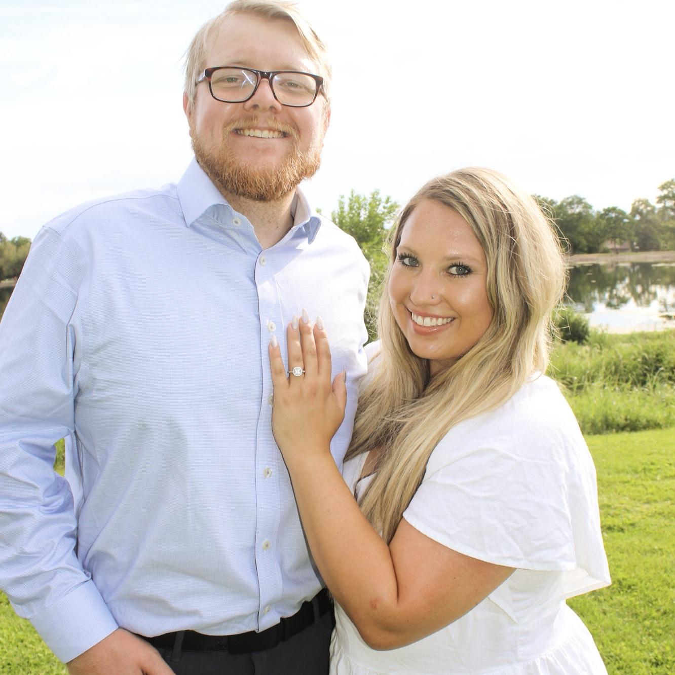 Engagement Photos🤍

(Photos taken by Chrissy Kerr)