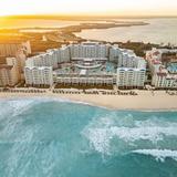 Stay & Play at Hilton Cancun Mar Caribe All-Inclusive Resort