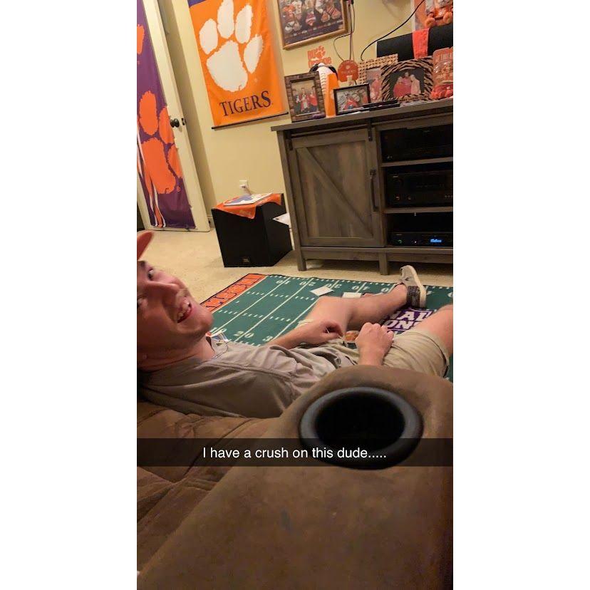 7/18/22- Landon took Hannah to meet his family for the first time. While at his parents' house, Hannah snapchatted this photo and caption her best friend Kiley. (Hannah STILL has a crush on him...)