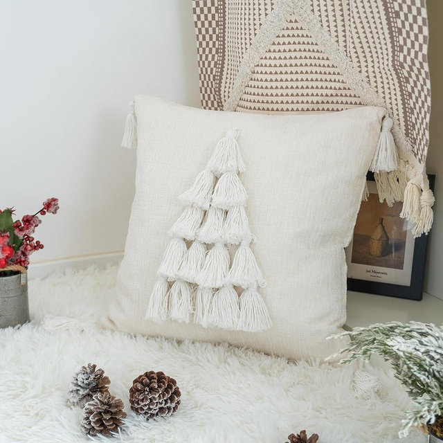 VANNCIO Boho White Tasseled Christmas Tree Throw Pillow Cover, Textured Farmhouse Velvet Pillowcase with Soft Tassels for Winter Living Room Bedroom, Square 18 inches, 1PCS