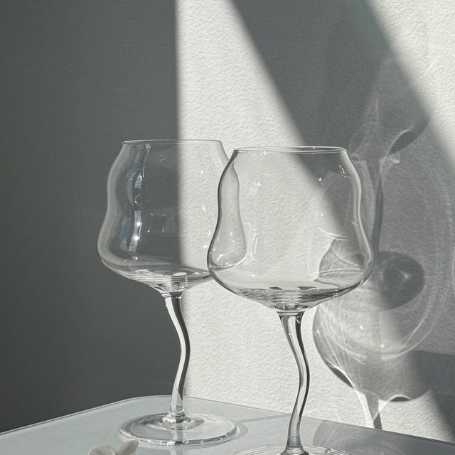 Handmade Wavy Wine Glasses – Elegant Set of 2