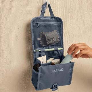 Terra Hanging Toiletry Bag