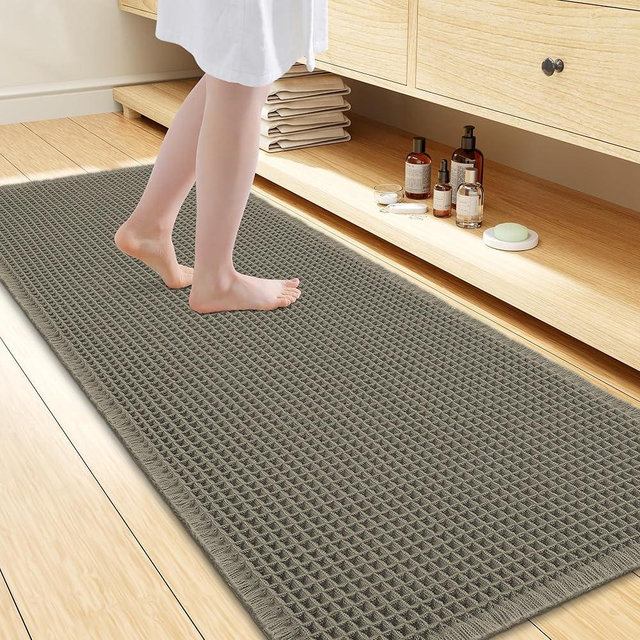 Smiry Waffle Bath Mat 47x24, Extra Soft Absorbent Bathroom Rugs, Non Slip Machine Washable Quick Dry Bath Rugs for Bathroom Floor, Tub, Shower, Home Decor Accessories, Green