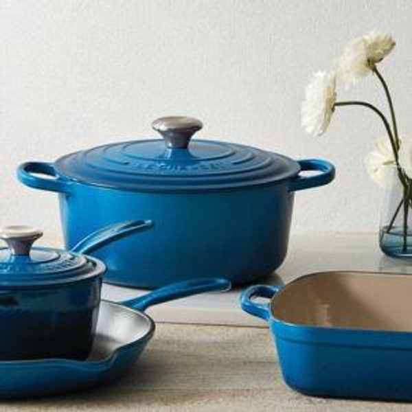 Signature Round Dutch Oven