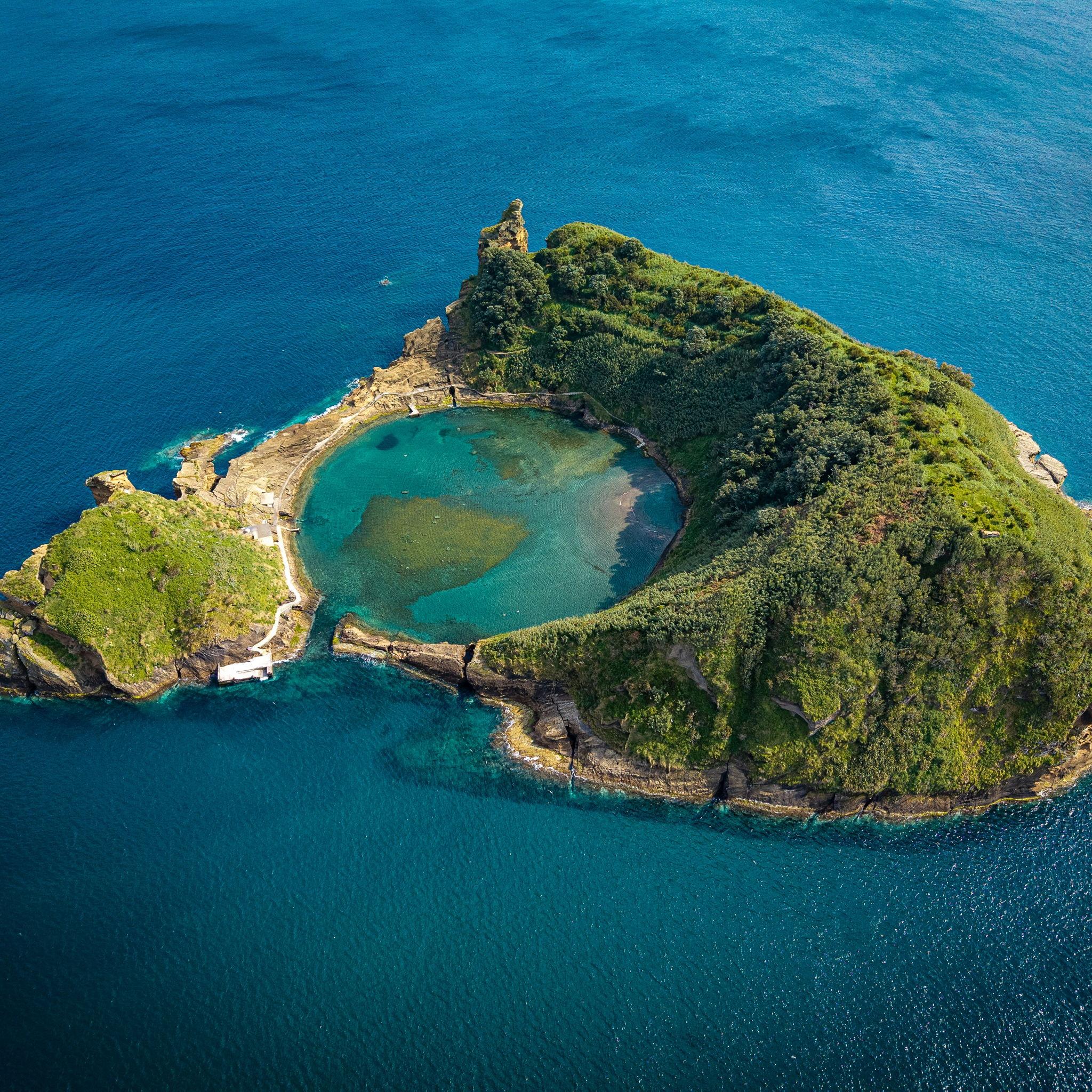 Ilheu de Vila Franca (Vila Franca Islet)