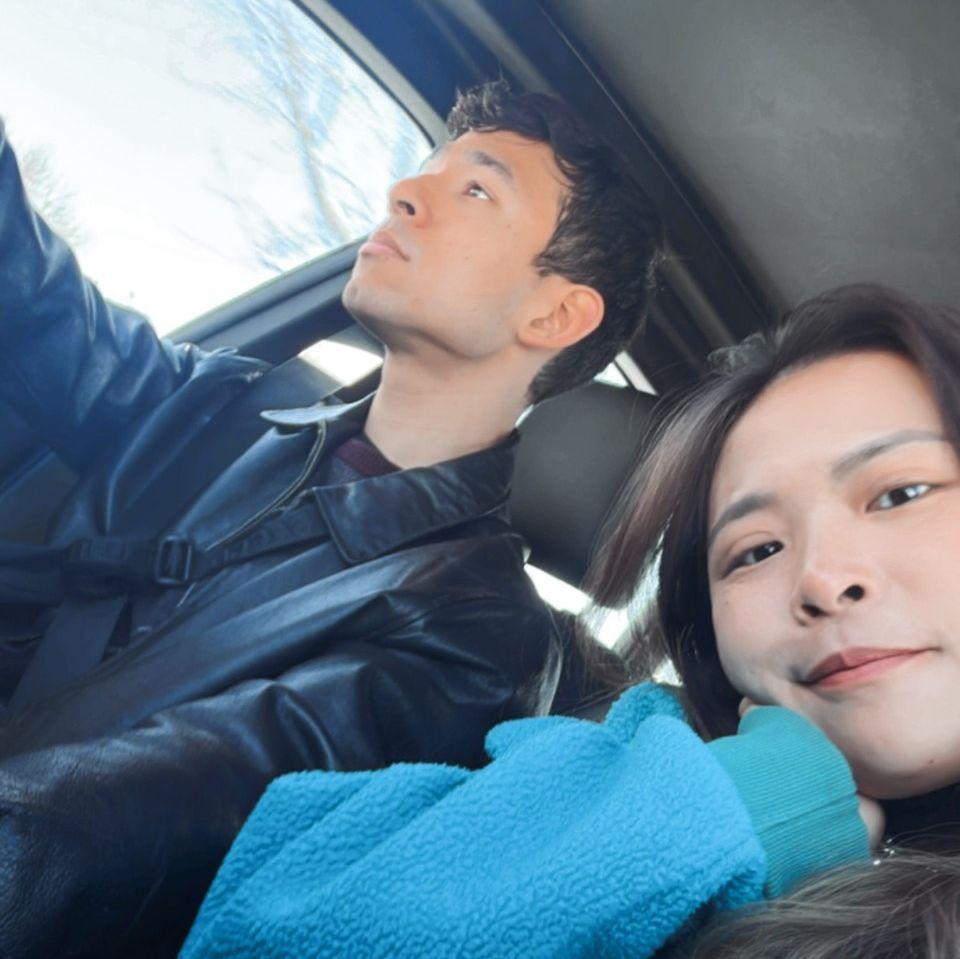 Look so "focused", 看起來很生氣 lol