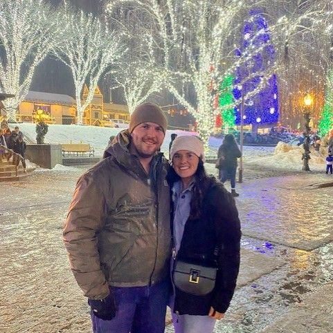 Sean and Justine travel to WA for Christmas to spend time with her family in Leavenworth! The snow and lights were so magical!