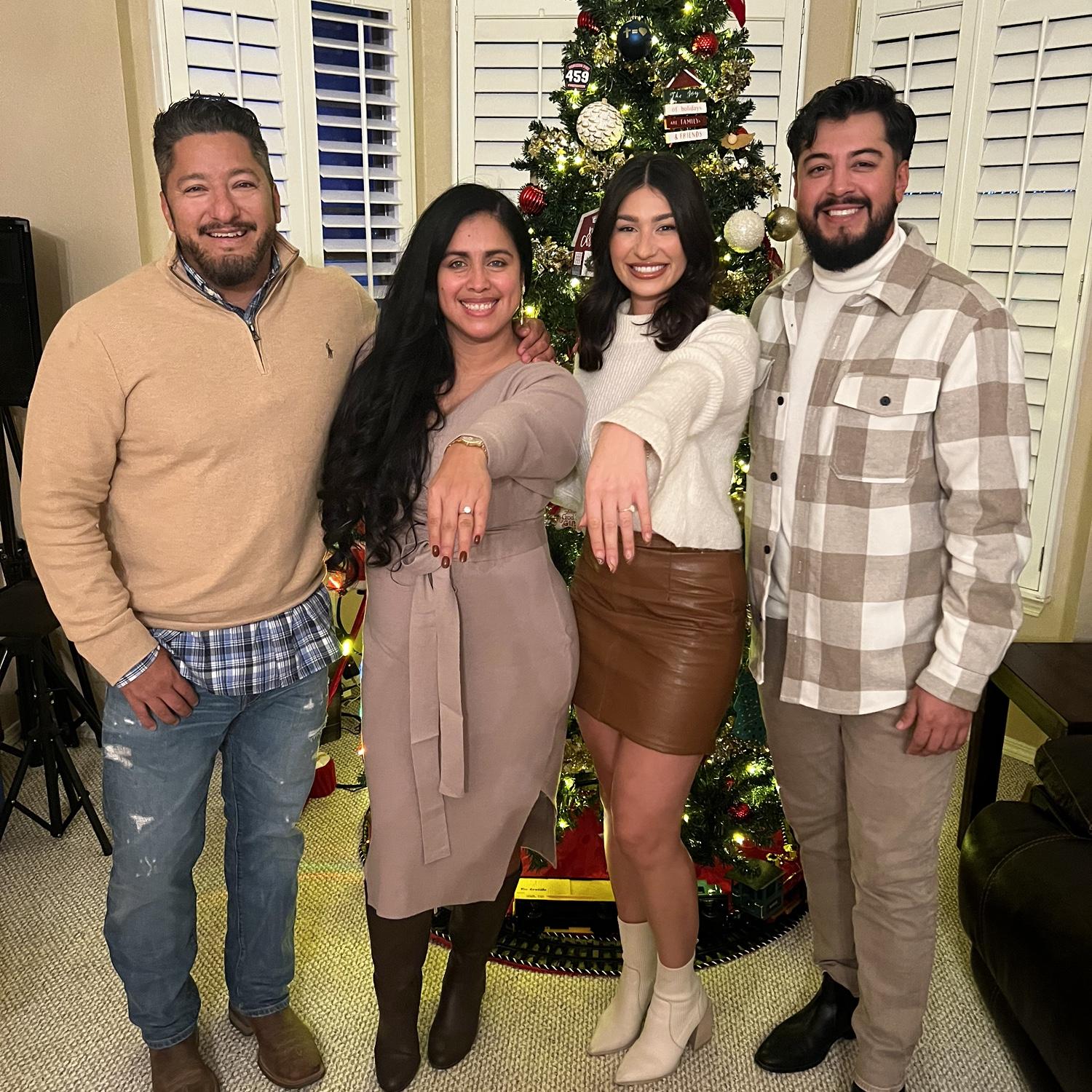 Fiances at the same time as Moi’s cousins so we had to take a cute pic 🤭💍