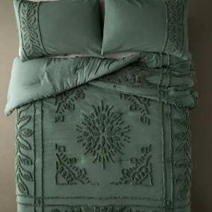 Jackie Icon Tufted Comforter | Olive Green | Urban Outfitters