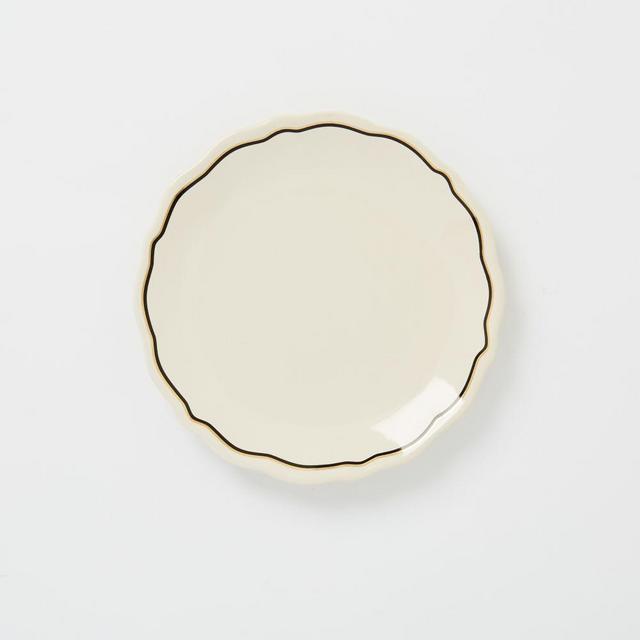 Fishs Eddy Scalloped Dessert Plate, Thin Black Band, Set of 4