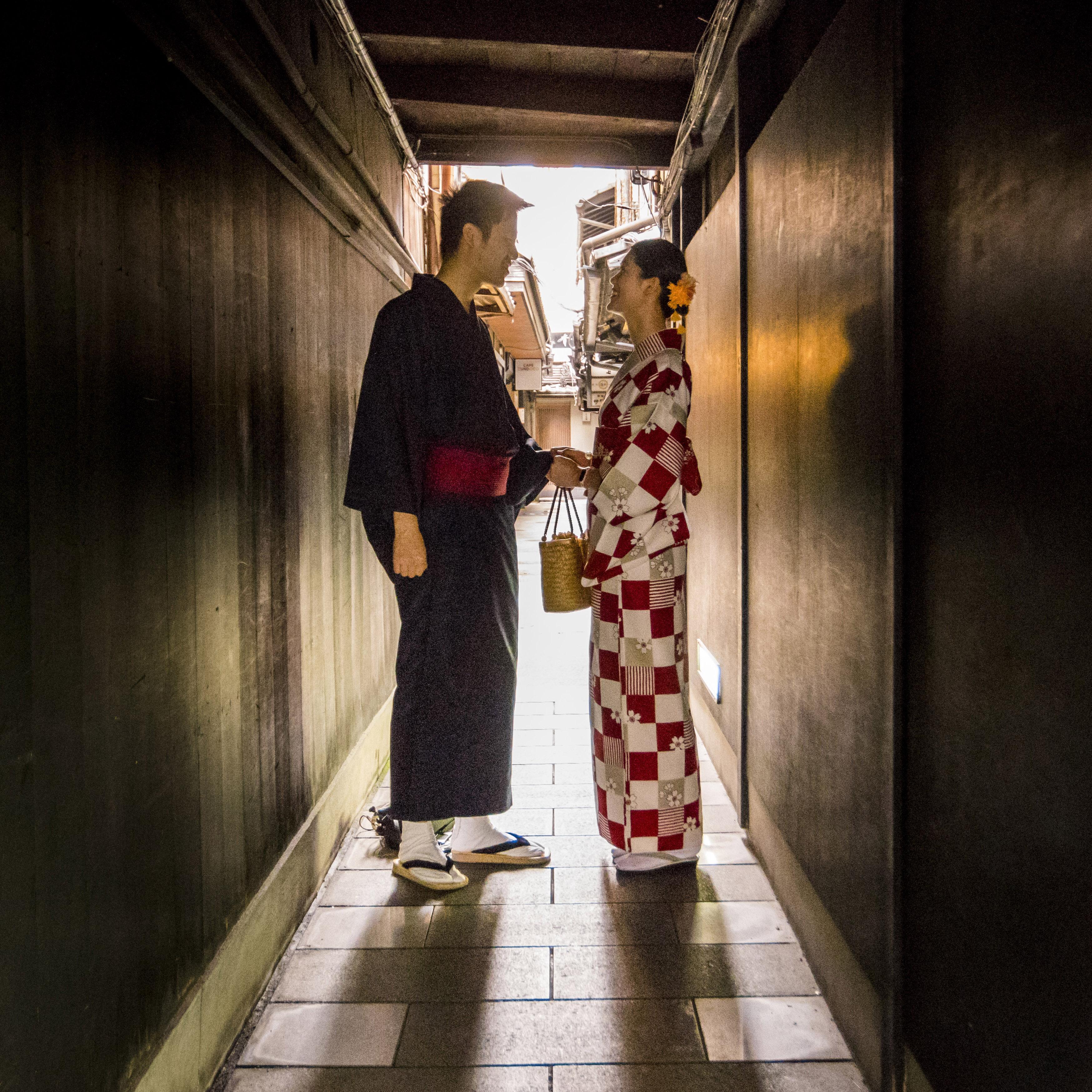 Cinematic tripod selfie in Gion, Kyoto