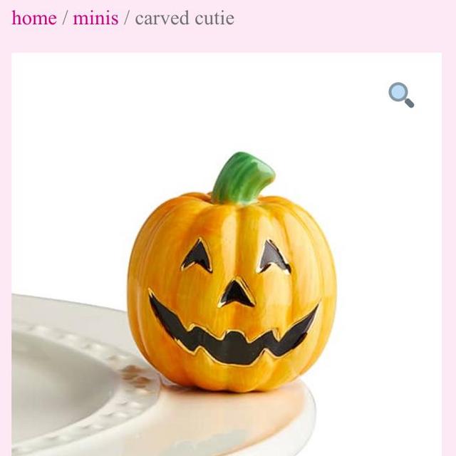 Nora Fleming mini - carved cutie