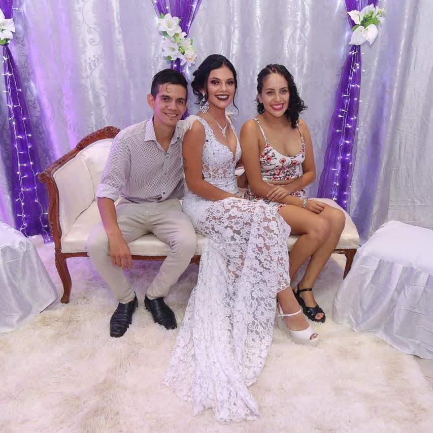 Su recuerdo vive en nosotros, y en cada paso que damos juntos,  Aye nos acompaña. Celebraremos este día con la certeza de que su sonrisa ilumina nuestro camino.