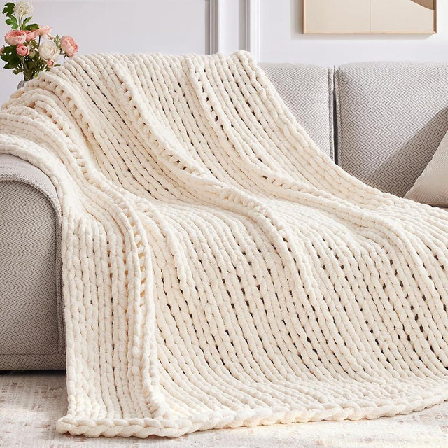 Negwoo Chunky Knit Throw Blanket, 80''*90'' Knitted Throw Chenille Blankets for Bed Couch, Handmade Cream Crochet Blanket Big Thick Blanket, Machine Washable Cute Comfy Blanket for Home Decor