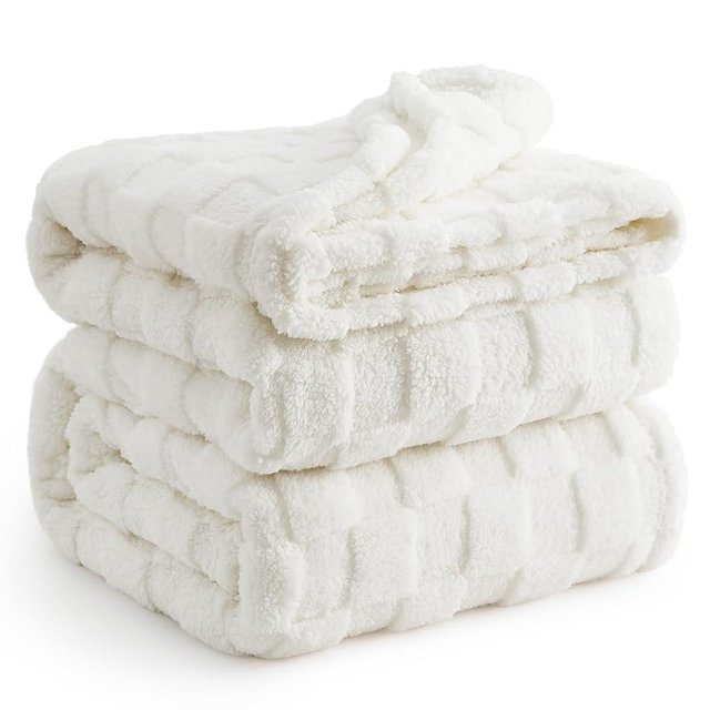 Bedsure White Fleece Blanket for Couch - Super Soft Cozy Queen Blankets for Women, Cute Small Blanket for Girls, 90x90 Inches