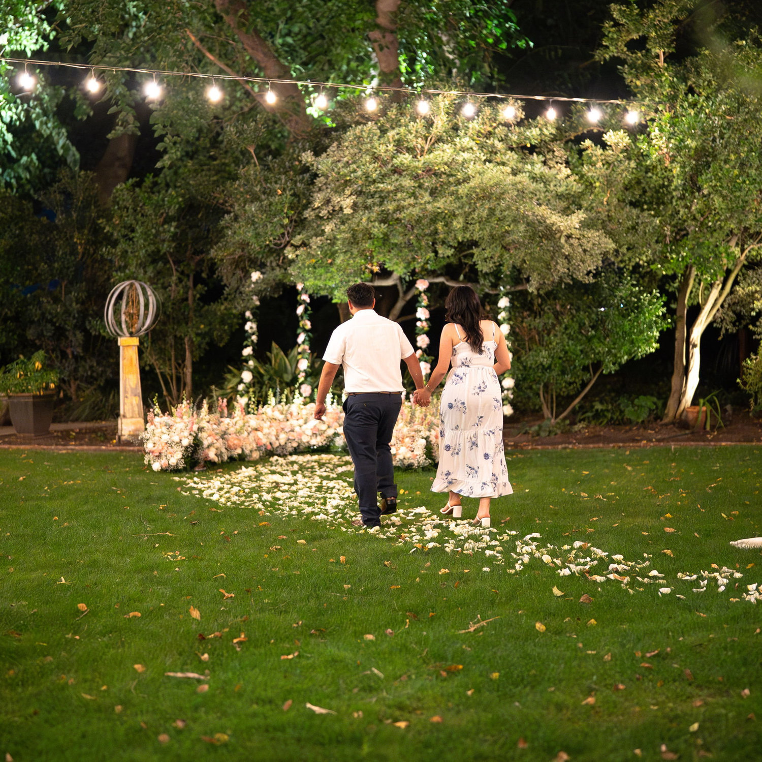 You could nearly see it but I THREW my purse once I realized what was happening. I didn't want it in my way. It's on the right side of this picture just on top of the petal path.