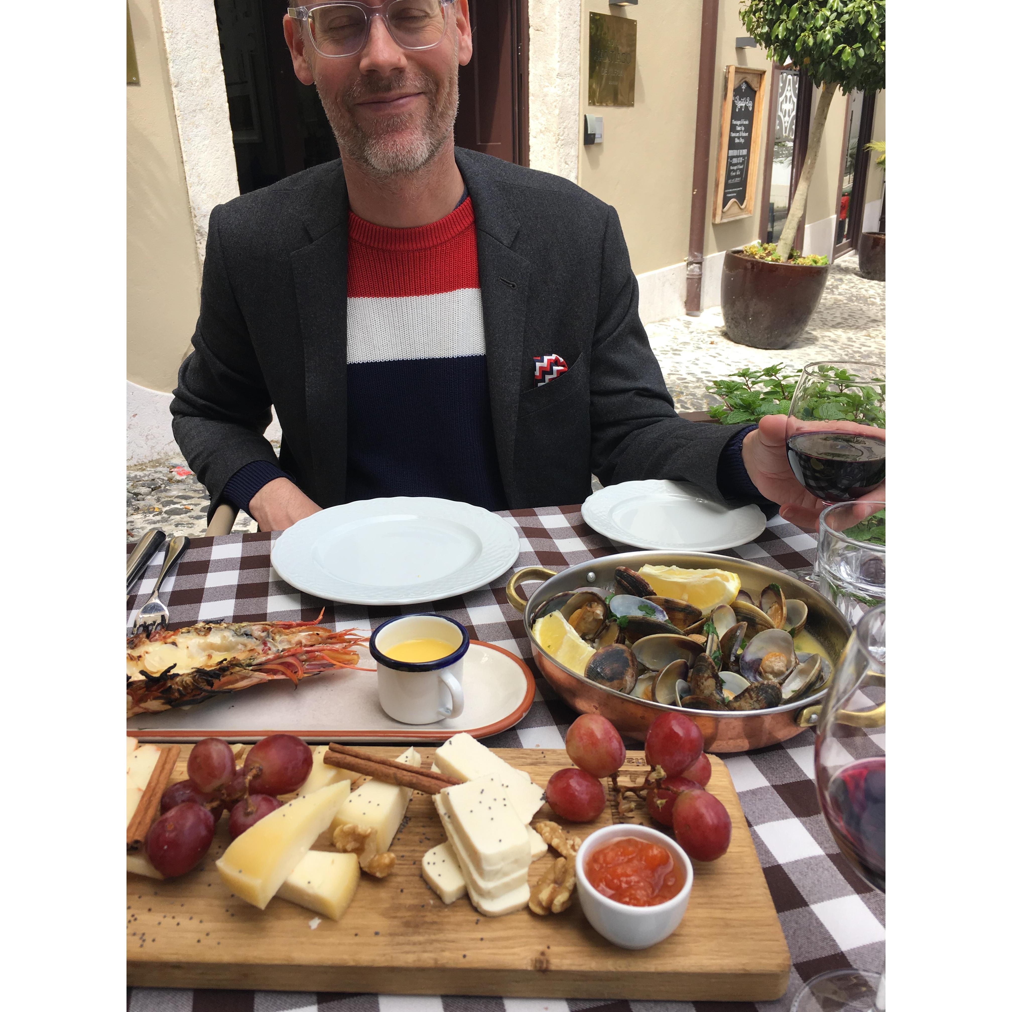 Small bites for lunch outside King George's castle. He seems content...