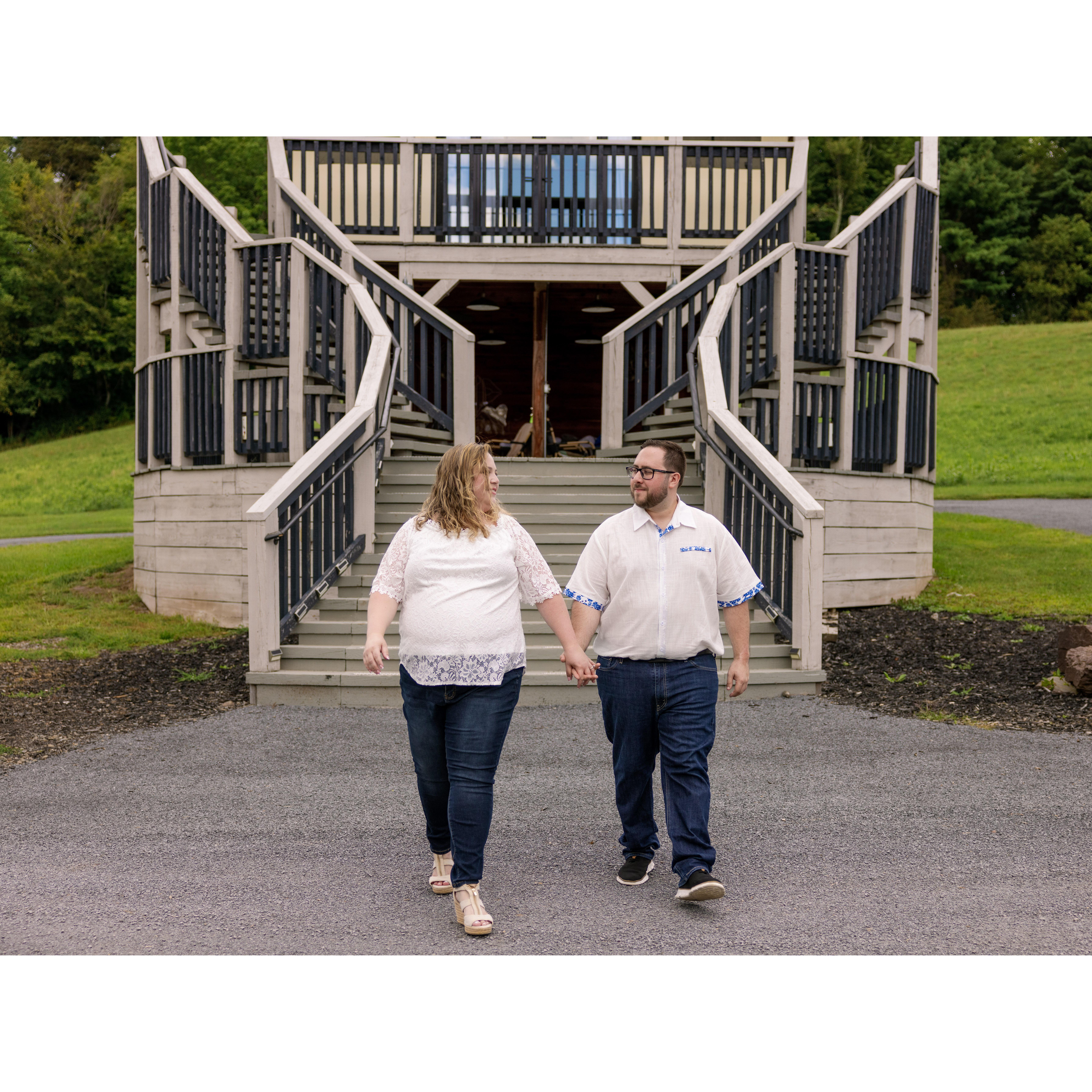 Engagement Session-Gilbertsville Farmhouse (Sweetheart tent)