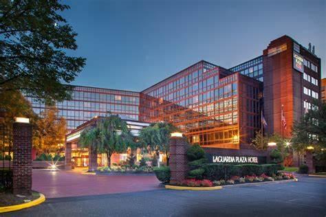 The Wedding Website of Jasmine Deal and Davon Slatten