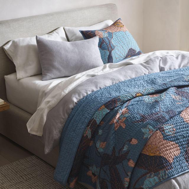 Poppy Floral Stitch Quilt in Mist Blue Queen