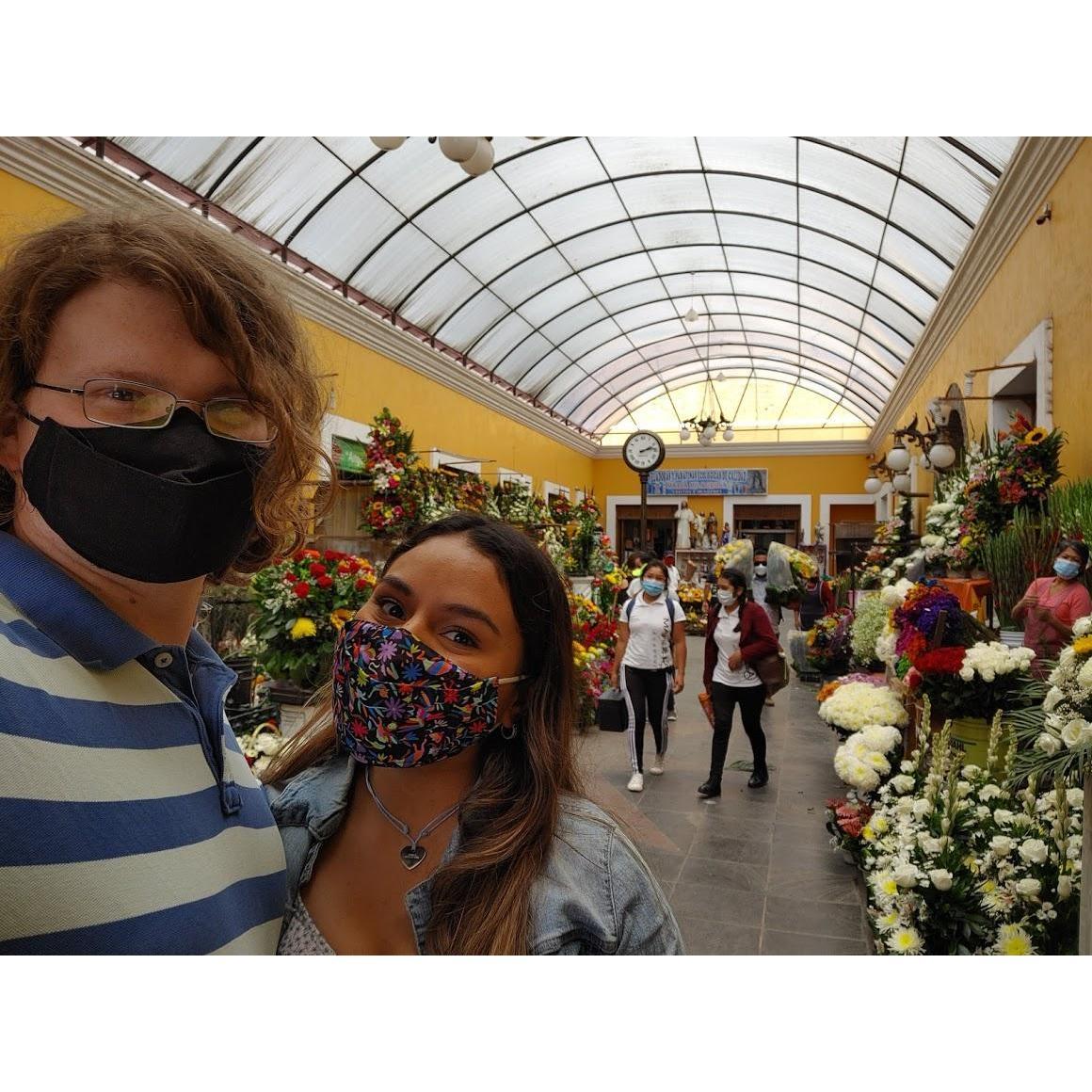 En Tehuacán se puede encontrar un pasillo con tiendas de flores naturales, el aroma al entrar es muy delicioso.