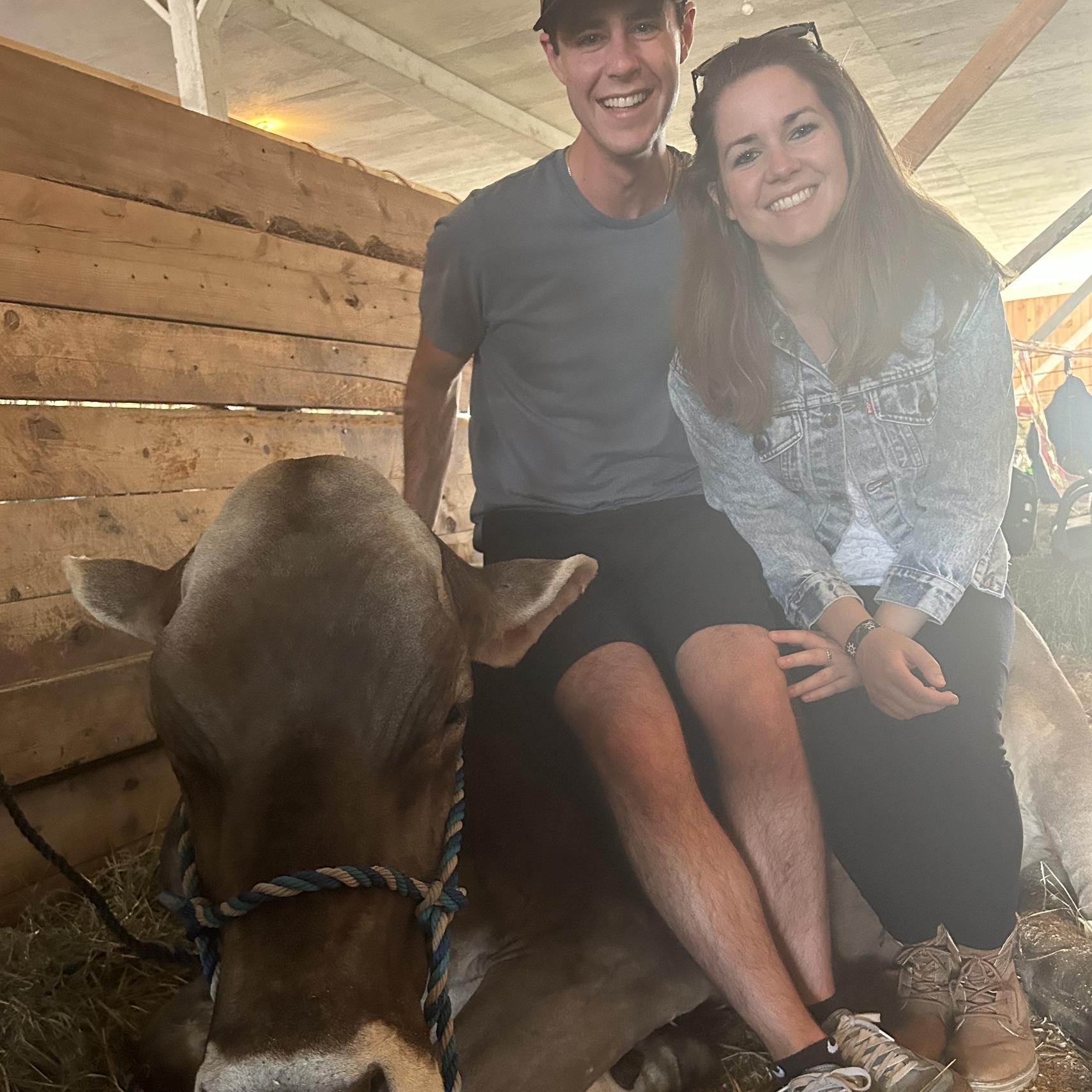 Making friends with "Willow the Pillow" at the 2023 Lancaster Fair 🐄