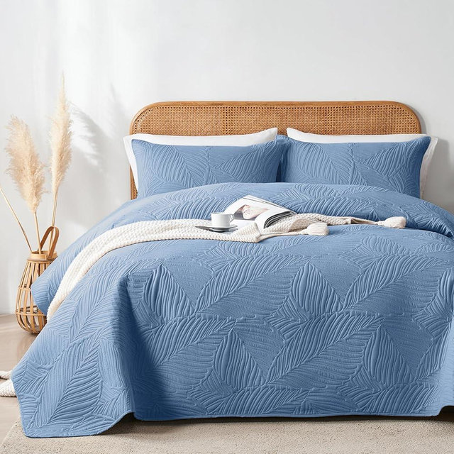 OARAGE Queen Quilt Bedding Set Soft Lightweight Bluish Grey Bedspread with Leaf Pattern,Ultrasonic Microfiber Bed Coverlet Full Size for All Season (1 Quilt, 2 Shams)