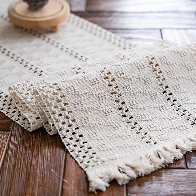 Alynsehom Macrame Table Runner Cream Beige Boho Table Runner with Tassels Hand Woven Cotton Table Runner Rustic Farmhouse Table Runner for Bohemian Kitchen Dining Table