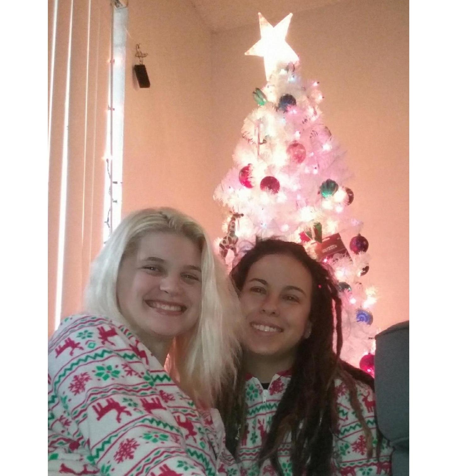 Matching Xmas onies cause yes we're grossly cute!!😁