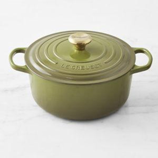 Le Creuset Signature Enameled Cast Iron Round Dutch Oven 7 1/4 QT