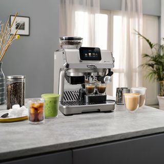 La Specialista Touch Espresso Machine with Cold Brew