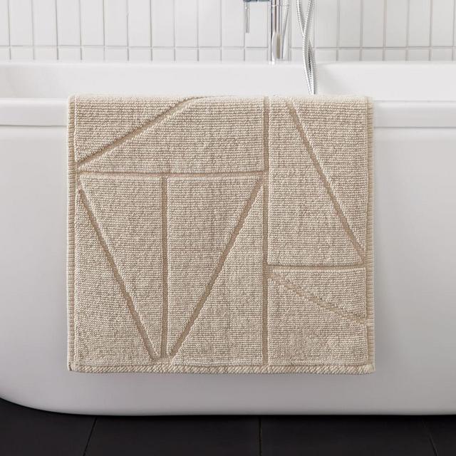 Triangle Sculpted Bath Mat, Sand, 20"x34"