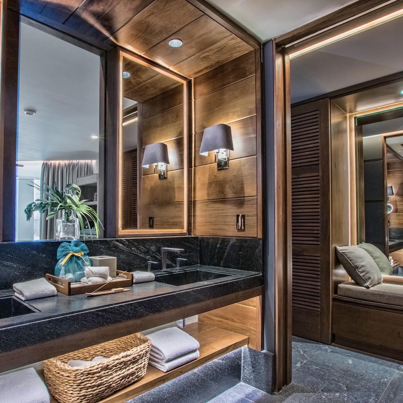 Junior Suite - Bathroom