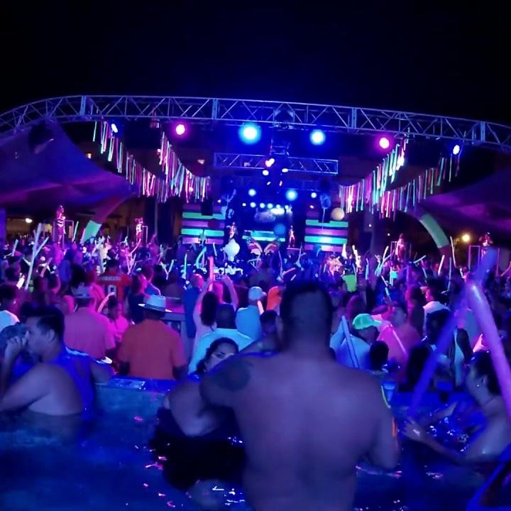 Neon Party
May 3rd, 2025
Night of the Wedding!!