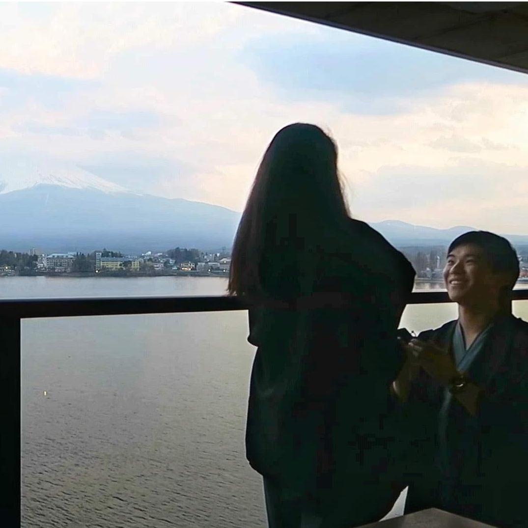 The moment Jamie asked Jessica to marry him in front of Mt Fuji in Japan!