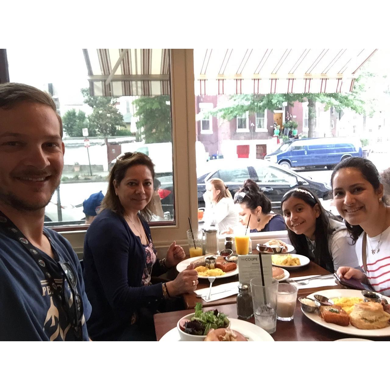 Munch munch: Juliet's mom Matilde and sister Xime visit DC, 2017