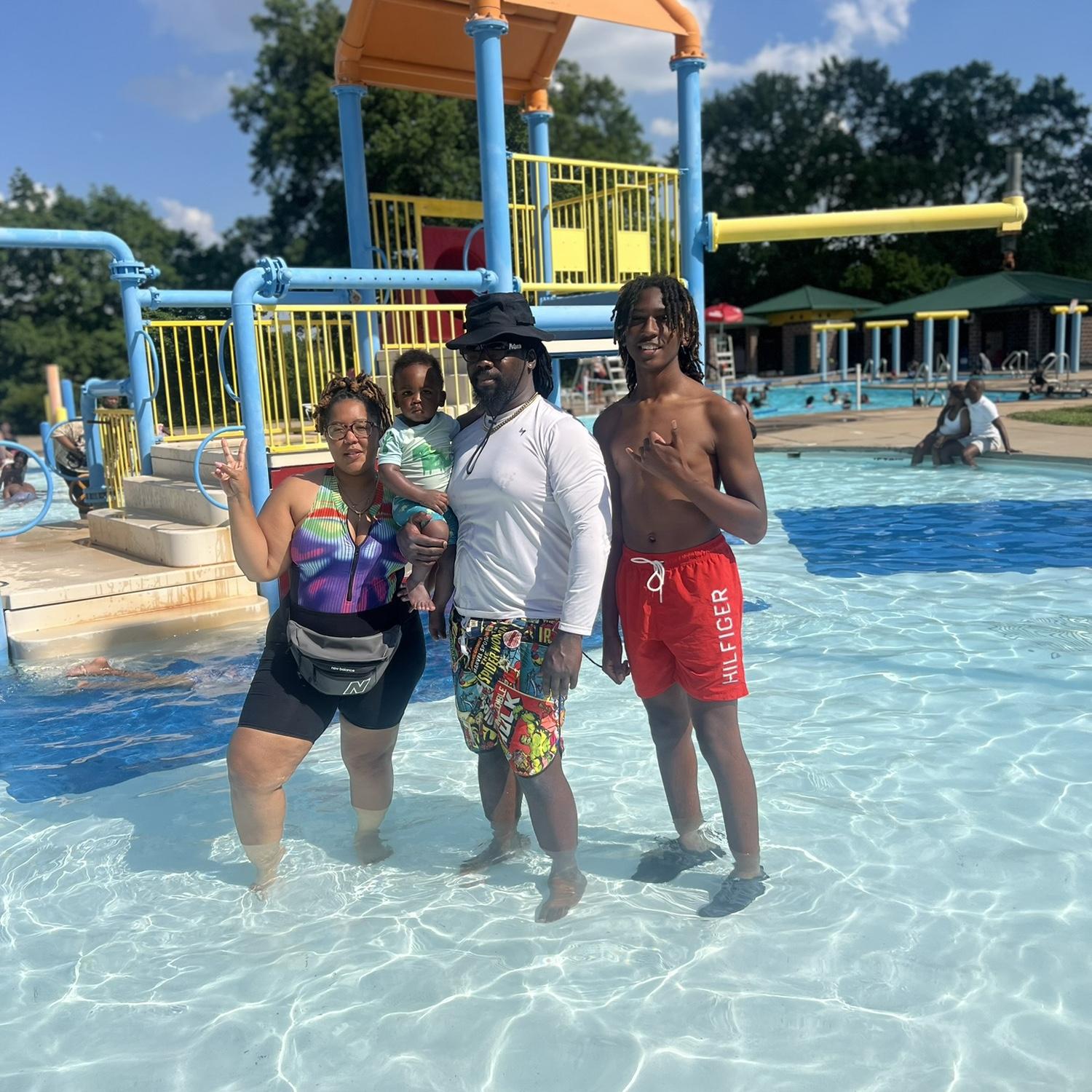 Family day at the pool!