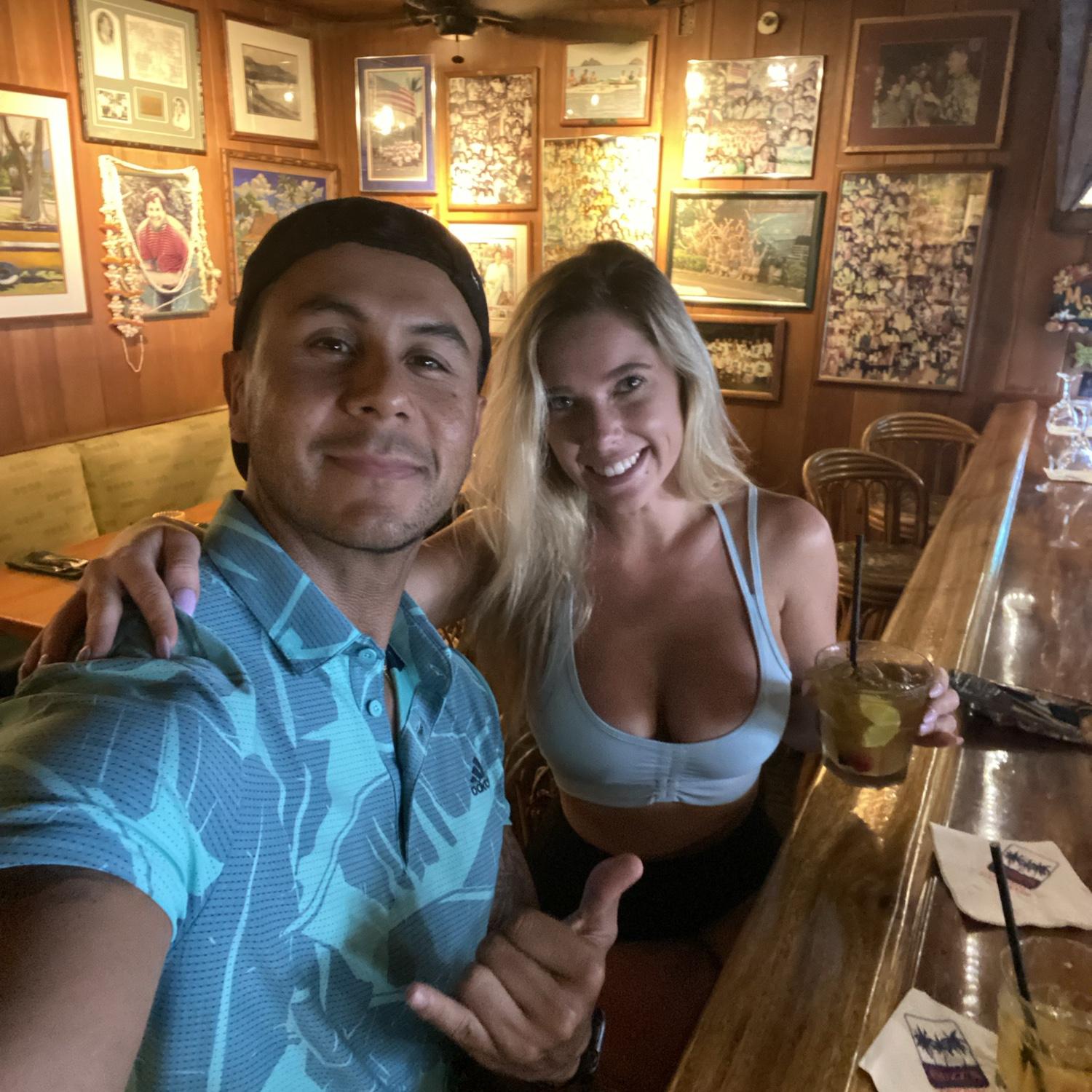 Mai Tais at Buzz’s