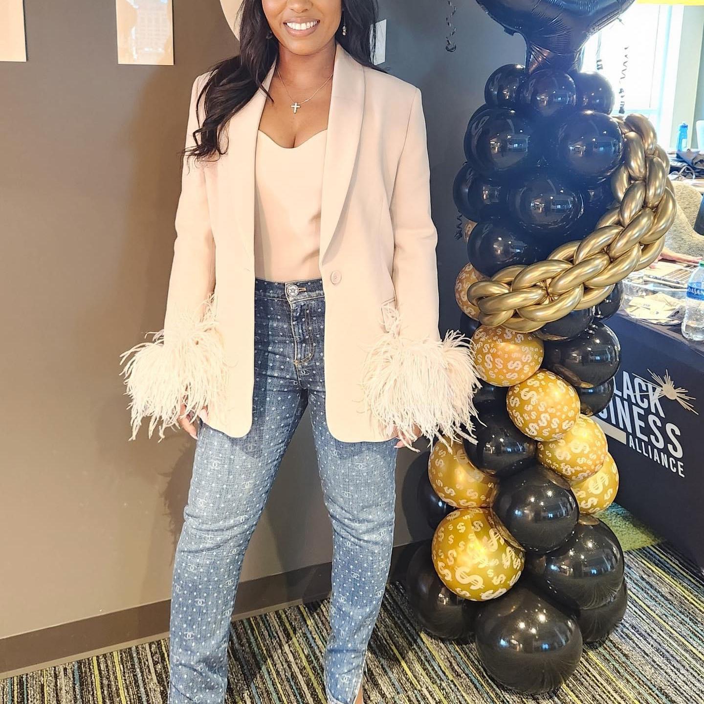 Kandiss!
Kandiss is Keenan’s sister, a business woman, giant-hearted, fun, successful, & inspirational!
She, too, is a MAJOR cheerleader for The Coxes & they don’t know what they’d do without her!!🥰