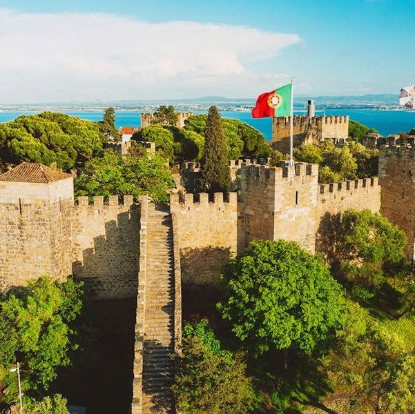 Get us a tour of Castelo de São Jorge!