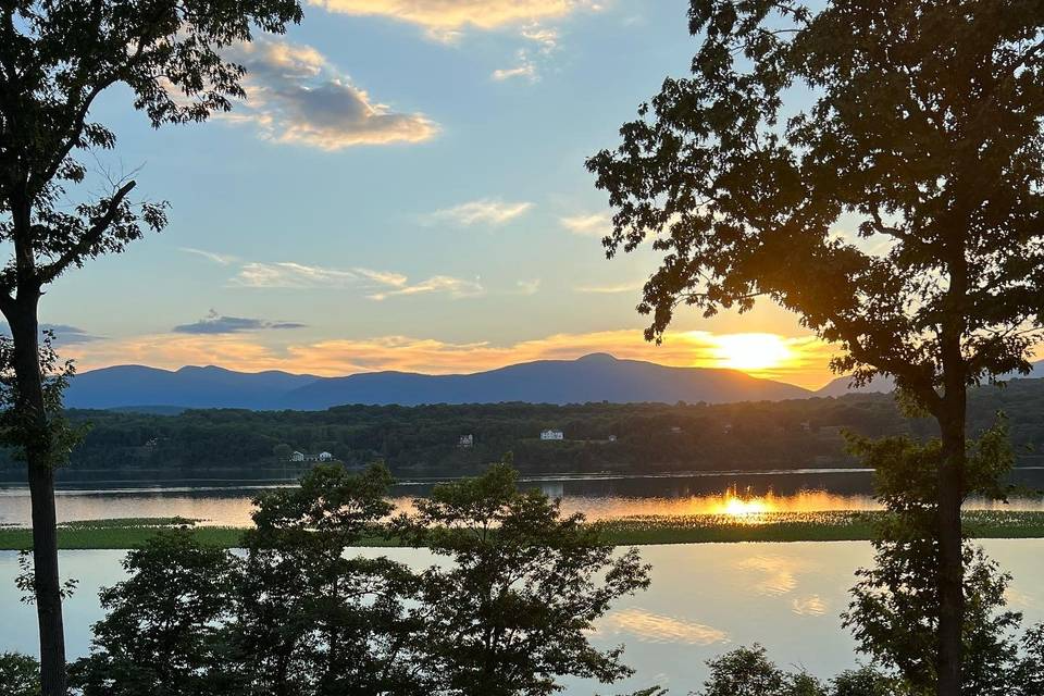 The Wedding Website of Omana Douce McDermott and Alexander Entner