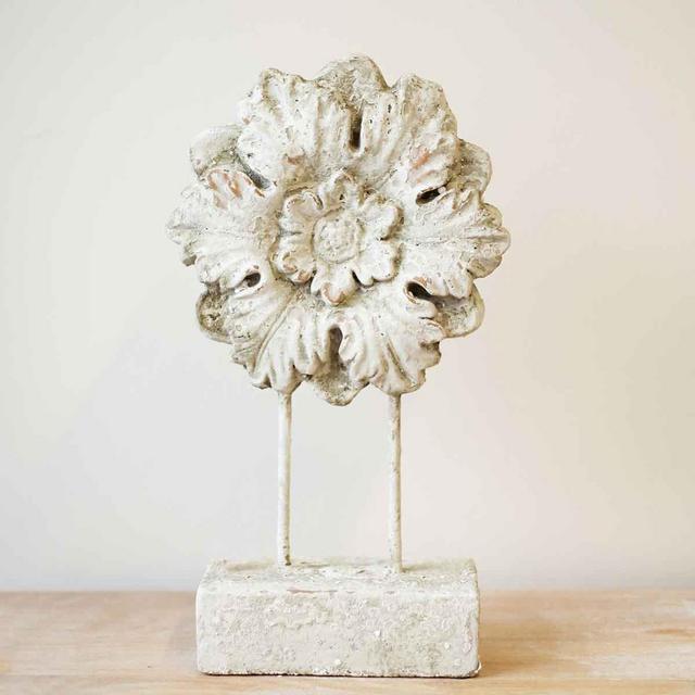 Flora Medallion Decor in Antique Cream
