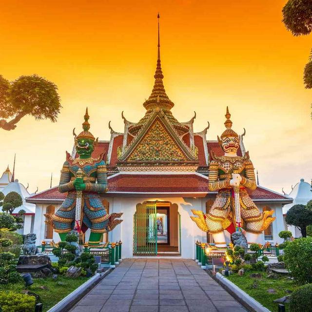 Excursion to see Temples in Thailand